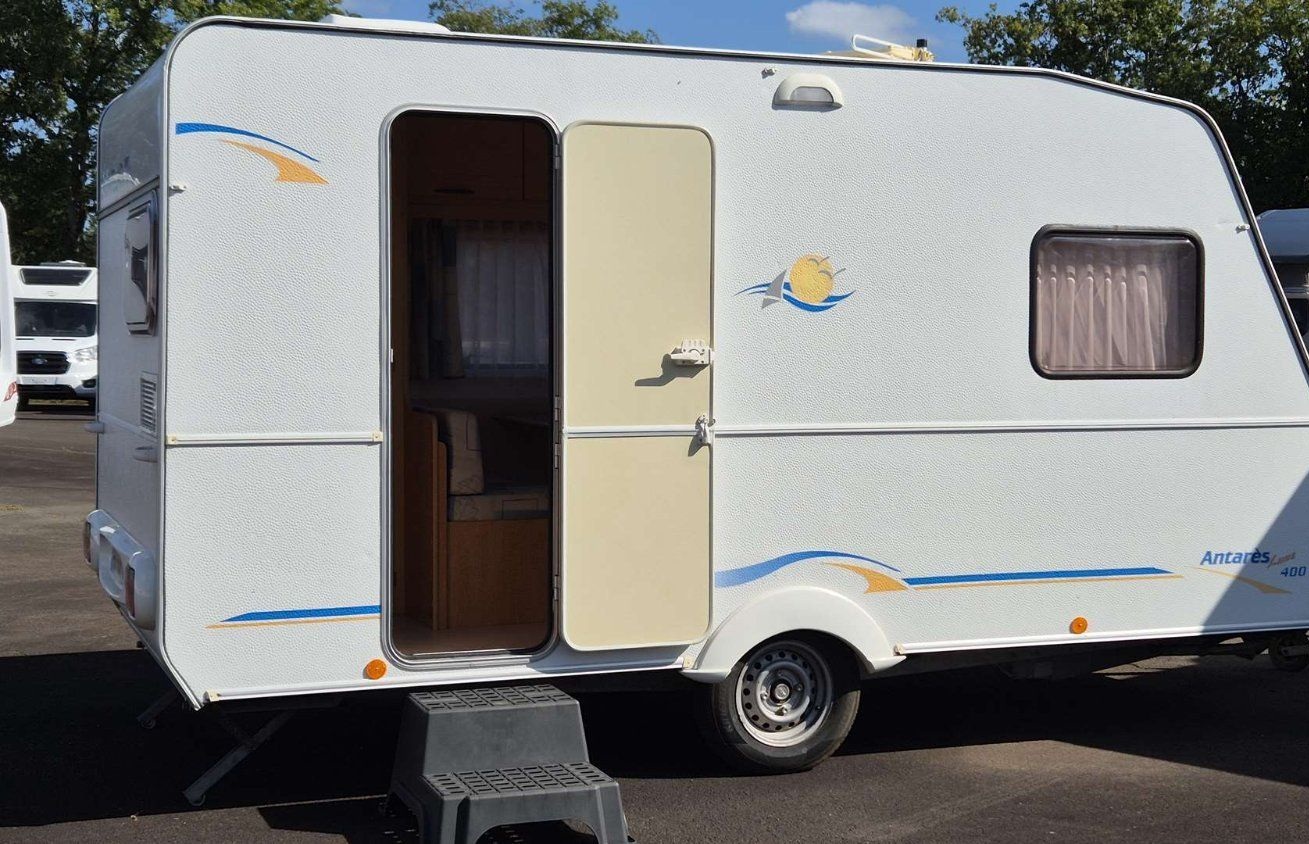Caravelair11 Caravelair Antares Luxe 400 - 2002 – Image 1
